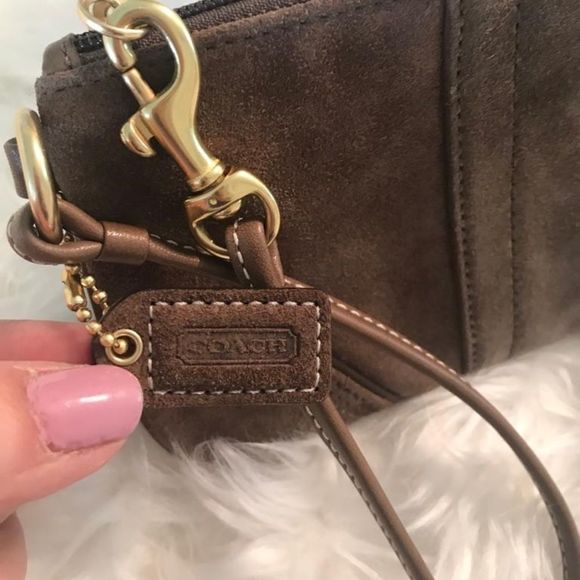 Classic suede leather Coach wristlet with key tag  - Picture 5 of 7